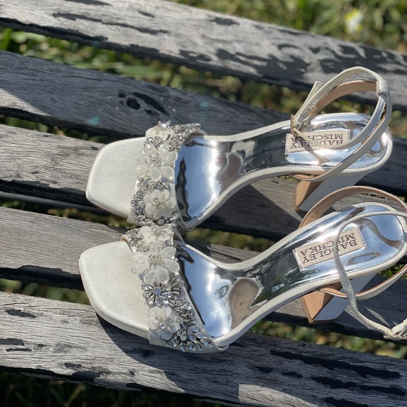 - Badgley Mischka Alexa Rhinestone flower ornament white satin embellished…8.5 - Picture 9 of 16